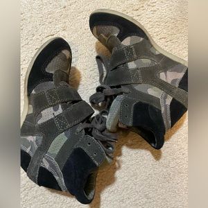 Bekett Sneaker…Suede upper with rubber sole